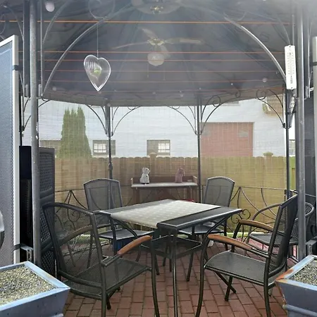 Semesterbostad Beautiful Wooden With Terrace